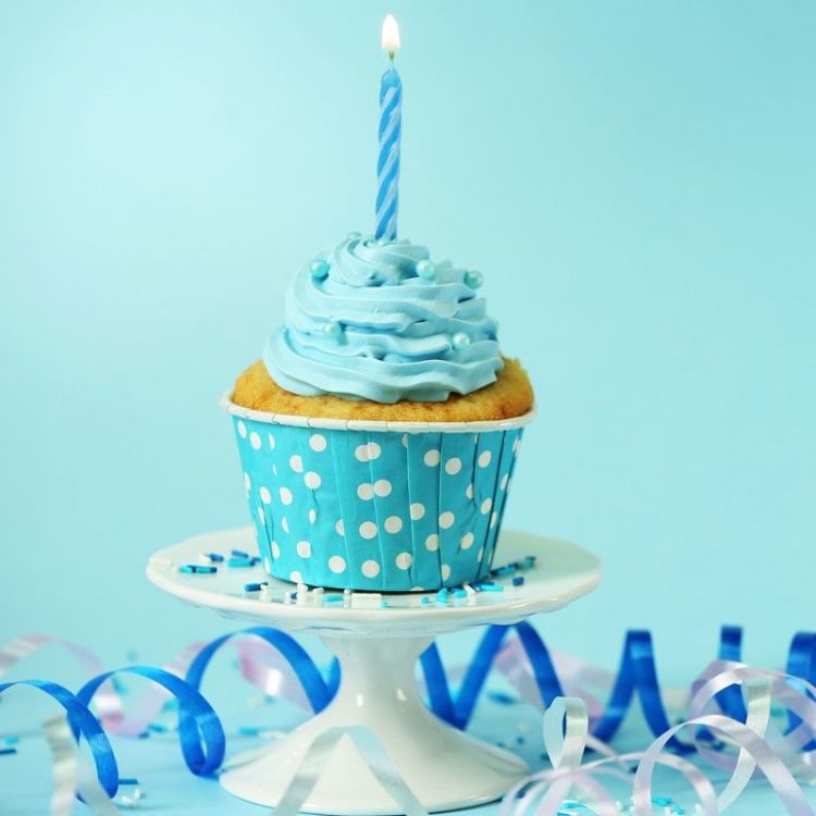 BirthdayCupcake_Blue.thumb.jpg.6915425c0bf369070a836671ee76006d.jpg